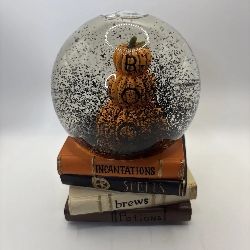 Halloween Musical Snow Globe Stacked Orange Pumpkins BOO Spell‎ Books Decor